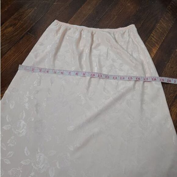 Vintage Vanity Fair Pale Pink Floral Lace Trim Skirt Slip - Picture 7 of 9